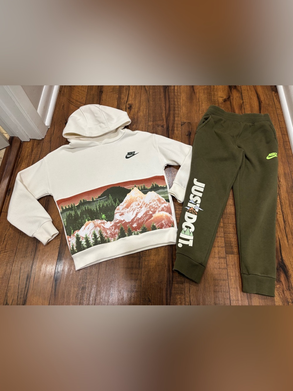 Nike Mountain Graphic Hoodie & Joggers Set Boys 7 Outdoor Comfy Cozy Fall Winter